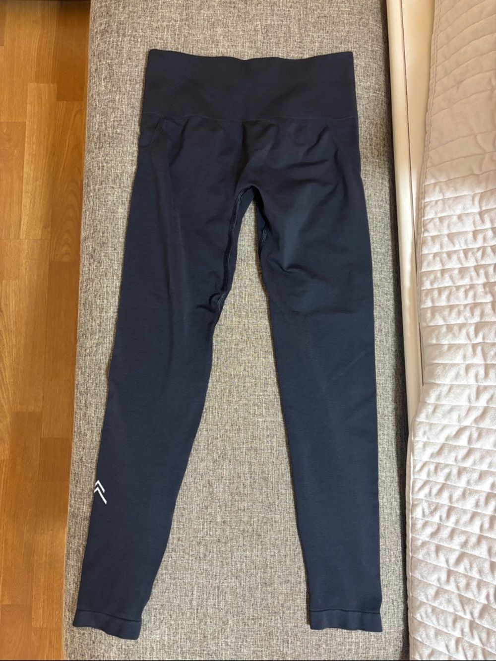 ONER ACTIVE EFFORTLESS LIFT™ SEAMLESS LEGGINGS WITH WHITE LOGO